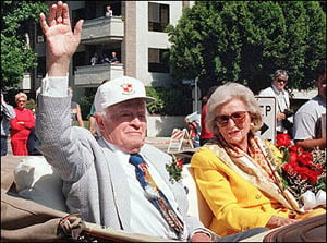 Bob with his wife Dolores during the 75th Anniversary Toluca Lake Parade. (AFP/File/Frederick M. Brown)