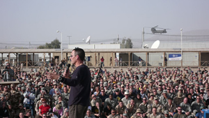 Lance Armstrong speaks to Coalition Forces at Kandahar (photo credit: Armstrong’s blog).