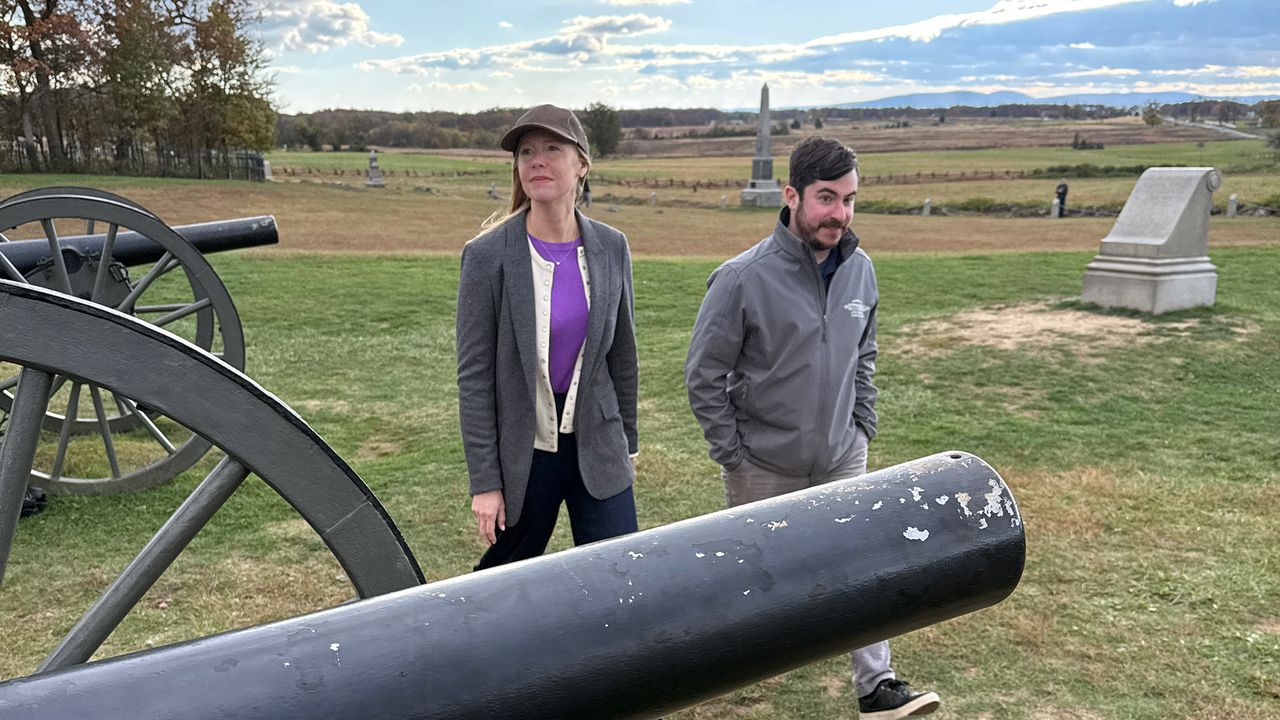 Darley tours Gettysburg National Military Park with licensed guide Britt Isenberg. Britt has studied the Civil War for more than thirty years and has written three books about the subject, making him an example of a great guide to better understand the history at this national park.