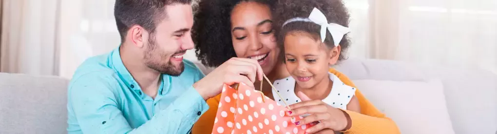 1800baskets deal hero family opens gift