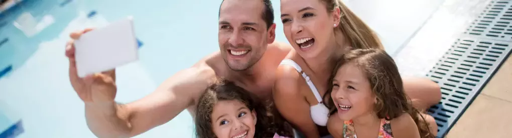 comfort inn deal hero family at pool