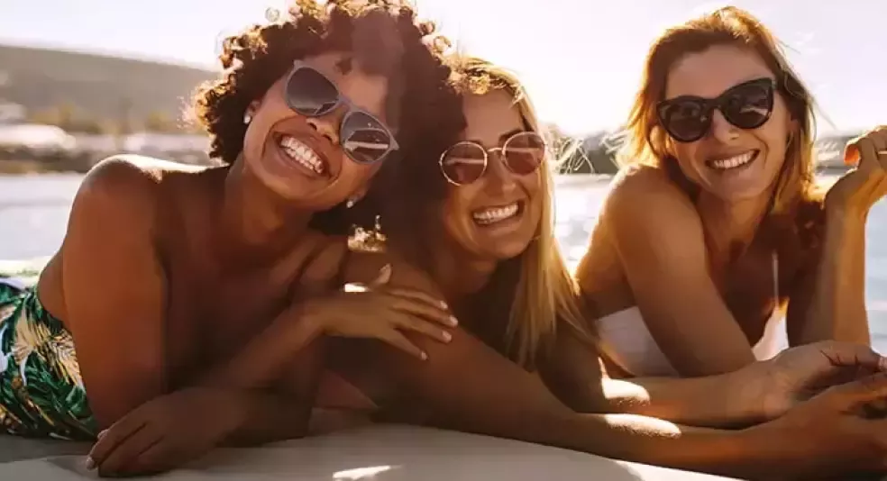 Sunglass Hut Banner
