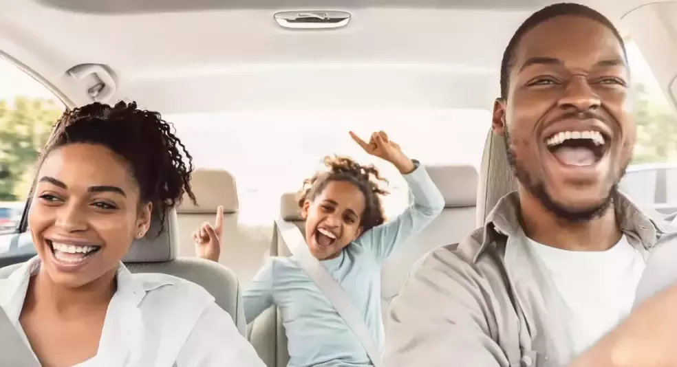 Avis deal hero family roadtrip