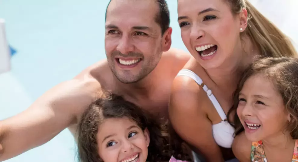 comfort inn deal hero family at pool