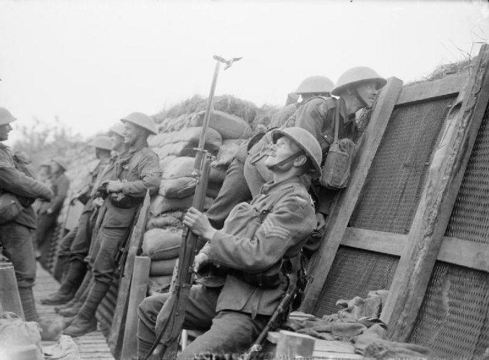 4th East Lancashire Regiment in the trenches at Nieuport Bains