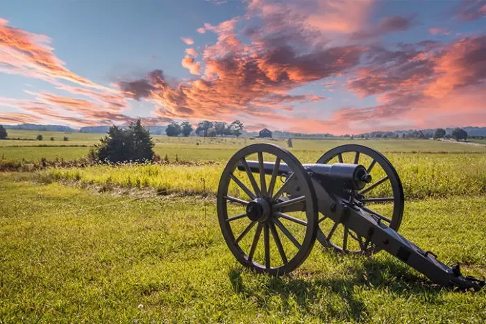 Canon aiming at a battlefield