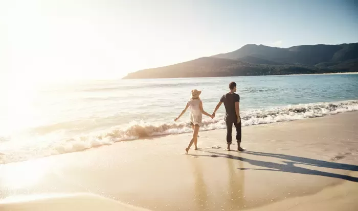couple-beach