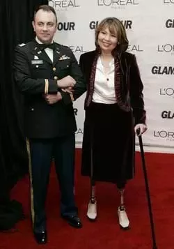 Iraq War Veteran Tammy Duckworth (R) and her husband Bryan Bowlsbey (L) October 2006 at the 17th Annual Glamour Women of the Year awards at Carnegie Hall in New York, sponsored by Glamour Magazine. Duckworth was honored as a Patriot. AFP PHOTO/Stan HONDA 