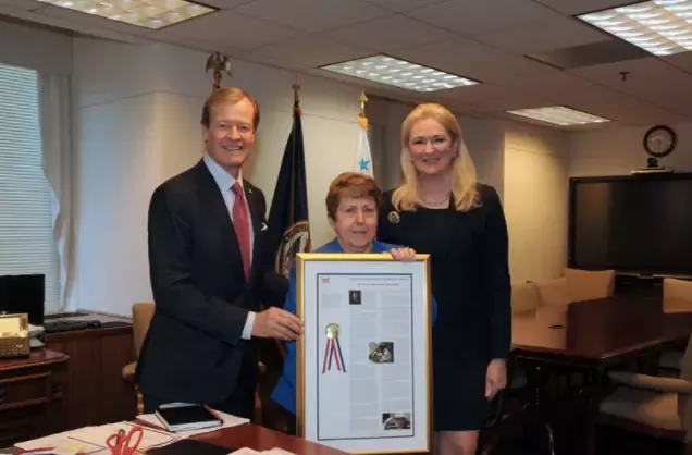 Presenting Dr. Linda Spoonster Schwartz with HeroVet Award
