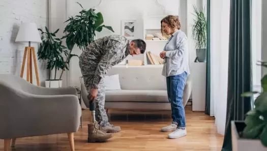 soldier with prosthetics legs