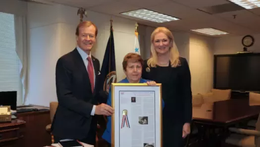 Presenting Dr. Linda Spoonster Schwartz with HeroVet Award